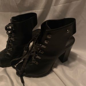 Simply Vera Vera Wang heels